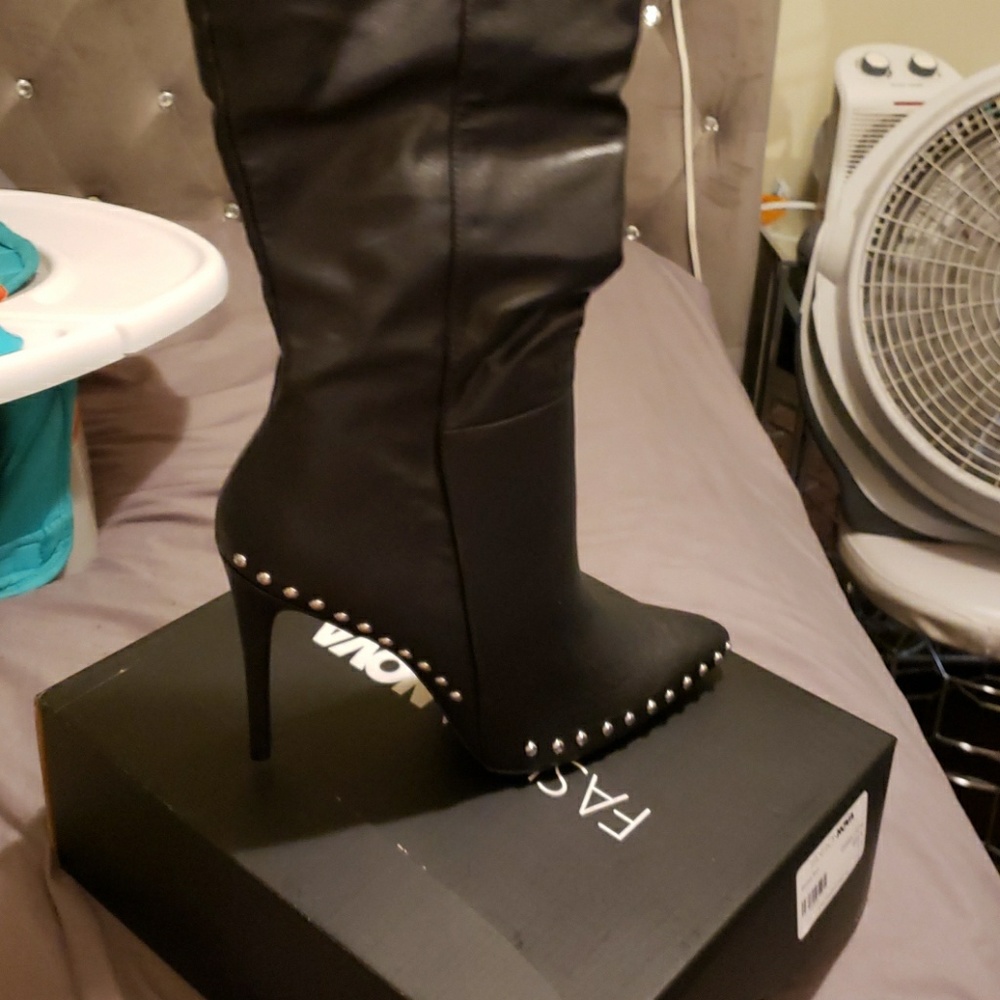 🎅Holiday Sale🎅new studded boots